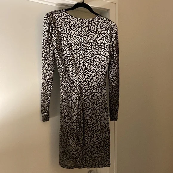 Velvet Leopard print wrap dress from Astr the Label! Size medium - Picture 4 of 4